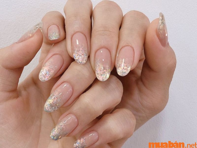 Mẫu nail trắng đính đá 3D