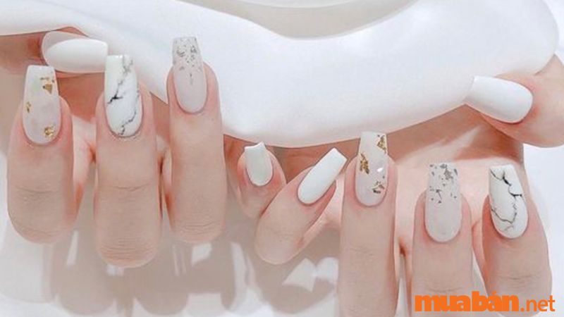 Mẫu nail trắng loang màu nhẹ nhàng, nữ tính