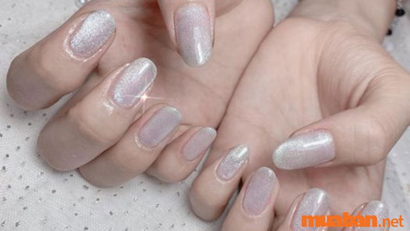 Nail màu trắng đẹp có nhũ lấp lánh