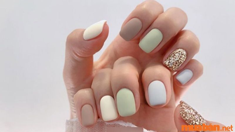 Nail trơn pastel phối kim tuyến sang trọng và lấp lánh