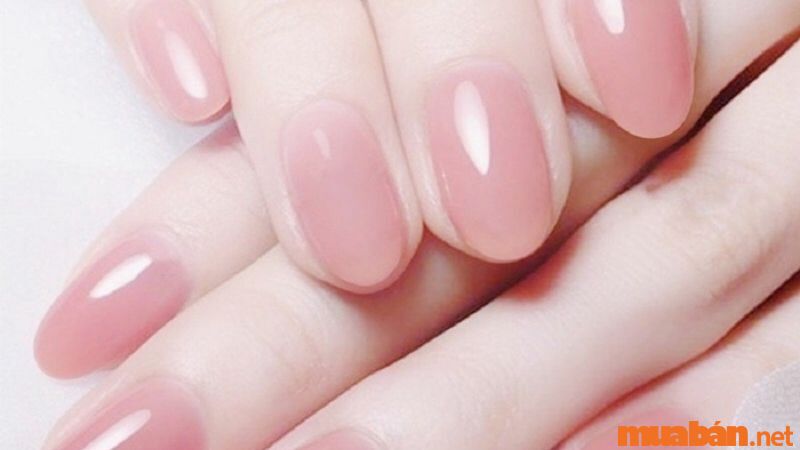 Mẫu nail trơn màu hồng vô cùng ngọt ngào và nữ tính