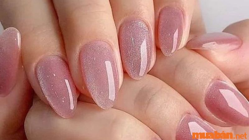 Nail trơn màu hồng thạch kim tuyến sang chảnh