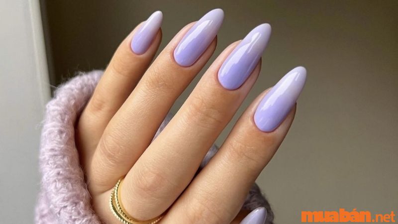 Nail trơn tím pastel là gợi ý dành cho những cô nàng ngọt ngào, nữ tính