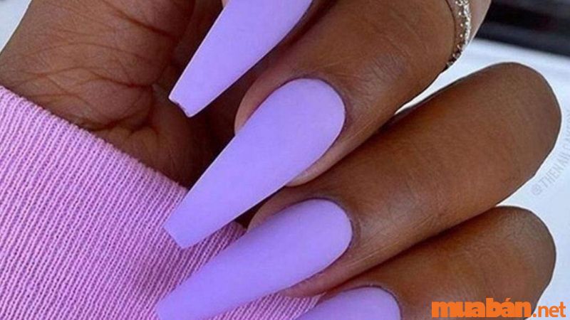 Nail trơn sắc tím neon là sự lựa chọn tuyệt vời cho nàng da ngăm