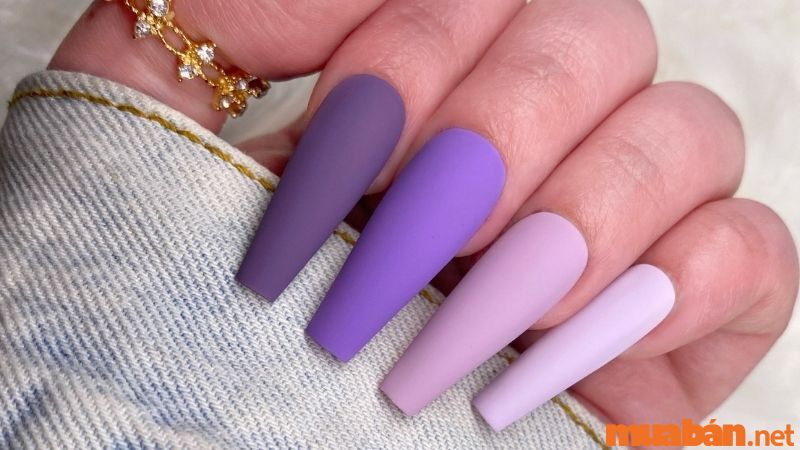 Nail trơn nhám màu tím dài thời trang và tôn da