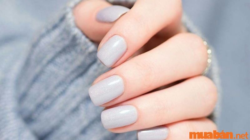 Mẫu nail xám trắng nhẹ nhàng, đơn giản