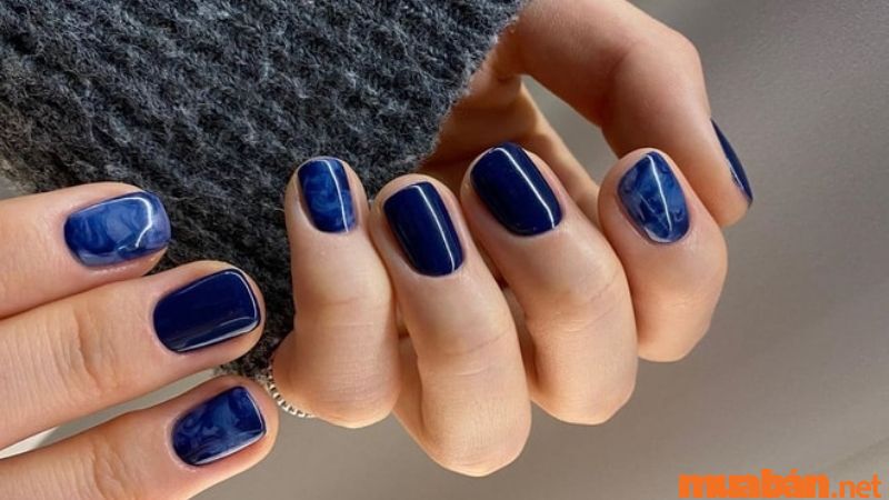 Nail trơn màu xanh nổi bật và cực kỳ thu hút