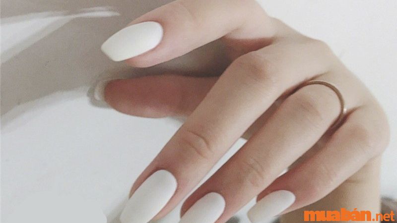 Mẫu nail trơn trắng sữa chinh phục mọi cô nàng