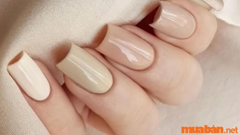 Mẫu nail trơn màu nâu sữa sang trọng và quyến rũ