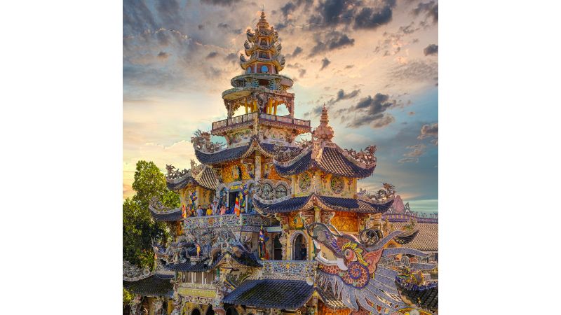Khám phá kiến trúc đặc sắc ở chùa Ve Chai Đà Lạt