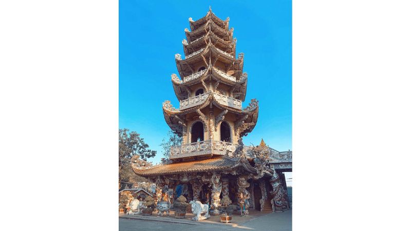 Tháp chuông chùa Linh Phước cao nhất Việt Nam