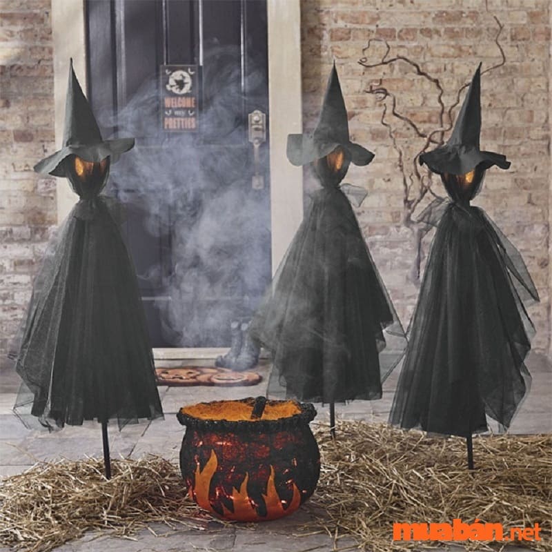 Trang trí Halloween cho văn phòng bằng hình phù thủy