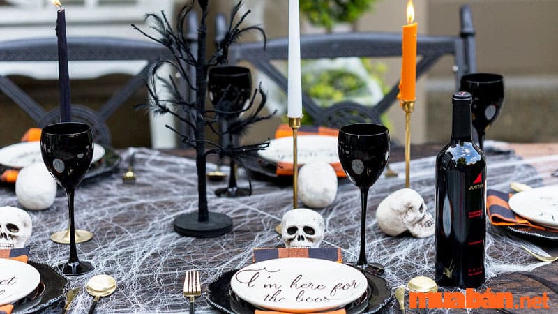 Trang trí bàn tiệc kinh dị Halloween 