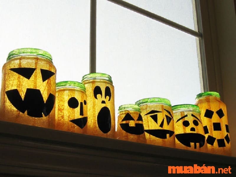 Trang trí Halloween cho văn phòng bằng chai thủy tinh mẫu 1