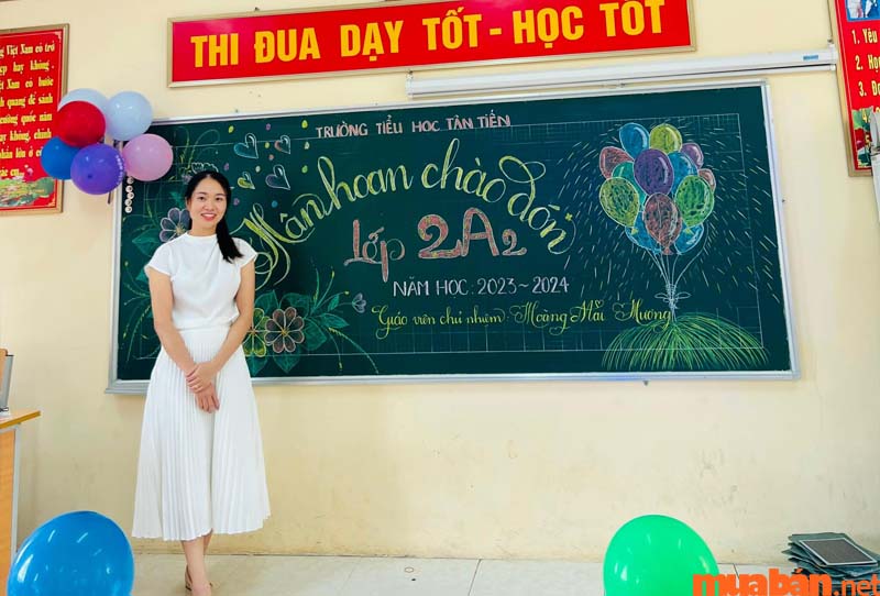 Vẽ tranh bằng phấn trên bảng nhân dịp ngày Nhà giáo Việt Nam