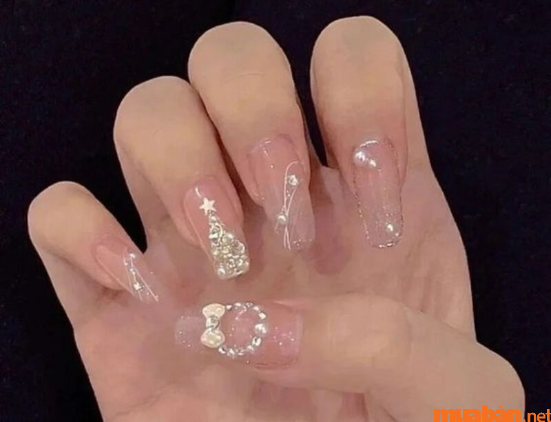 Mẫu nail hồng thạch đính đá nhẹ nhàng