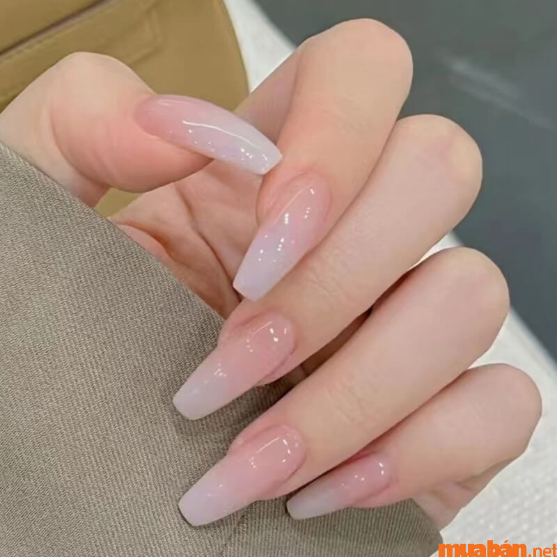 Mẫu nail hồng thạch đơn giản thanh lịch