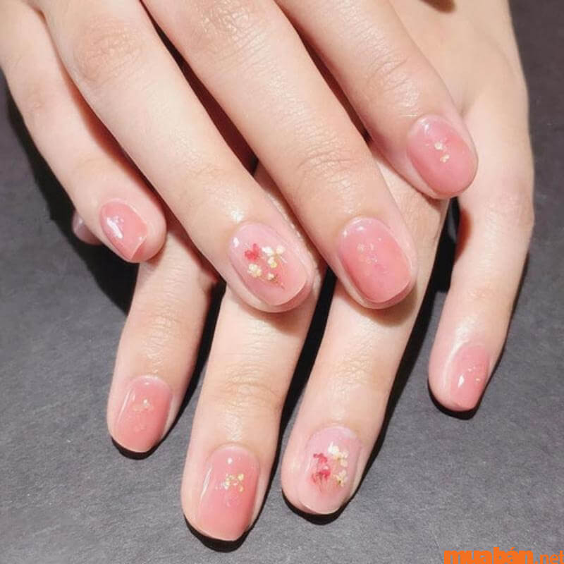 Mẫu nail hồng thạch họa tiết đơn giản với hoa