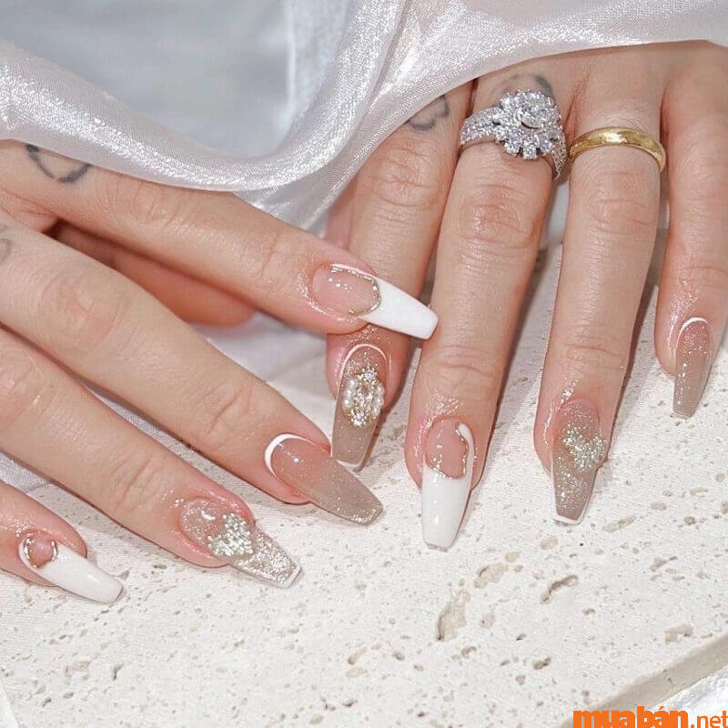 Mẫu nail hồng thạch pha trắng đính đá sang trọng