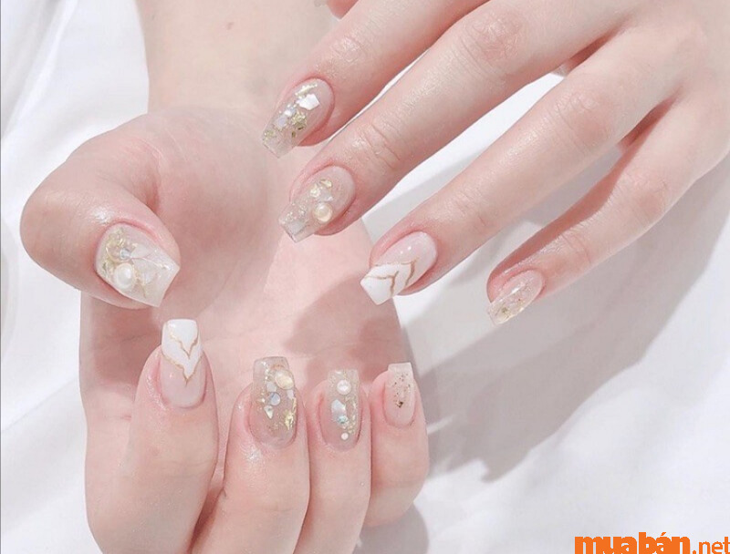 Mẫu nail hồng thạch pha trắng nữ tính