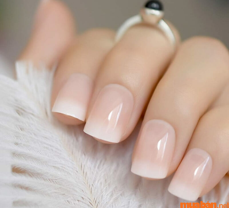 Mẫu nail hồng thạch pha trắng đơn giản