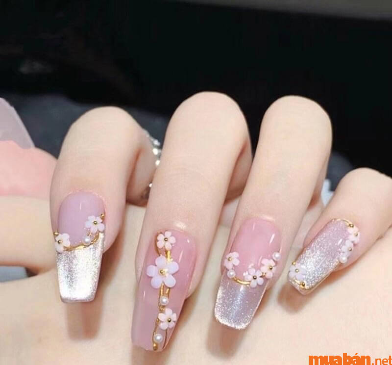 Mẫu nail hồng thạch vẽ hoa nữ tính