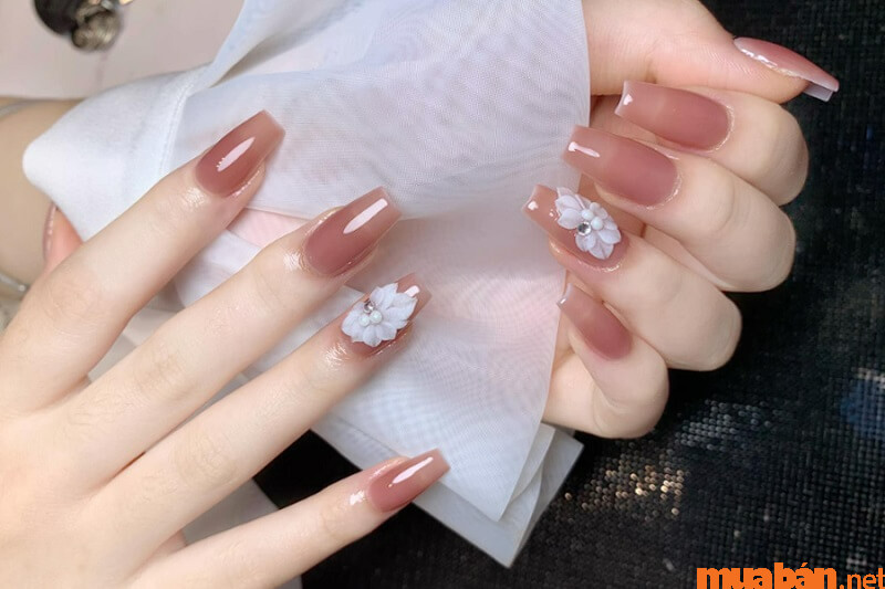 Mẫu nail hồng thạch vẽ hoa đơn giản