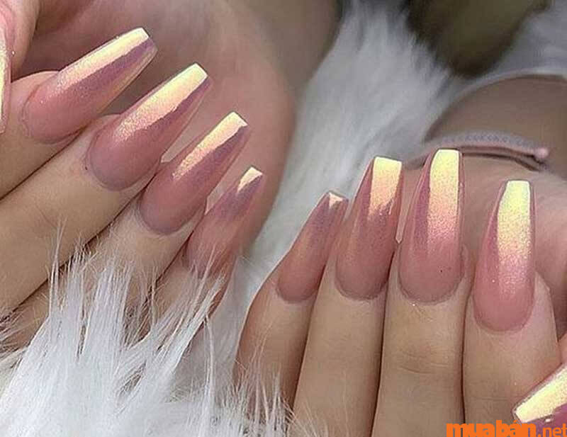 Mẫu nail hồng thạch tráng gương cá tính