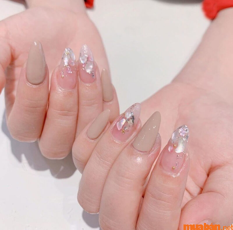 Mẫu nail hồng thạch xà cừ móng nhọn