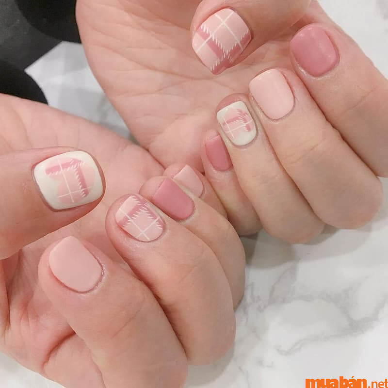 Mẫu nail hồng thạch kẻ đẹp