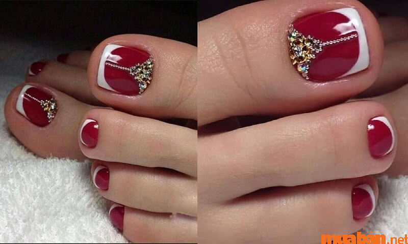 Mẫu nail chân màu đỏ đầu móng trắng đẹp