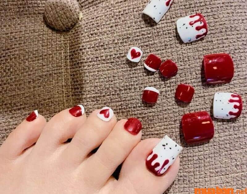 Mẫu nail chân màu đỏ đầu móng trắng dễ thương