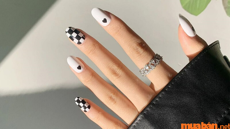 Mẫu nail Hàn Quốc kẻ caro đen trắng