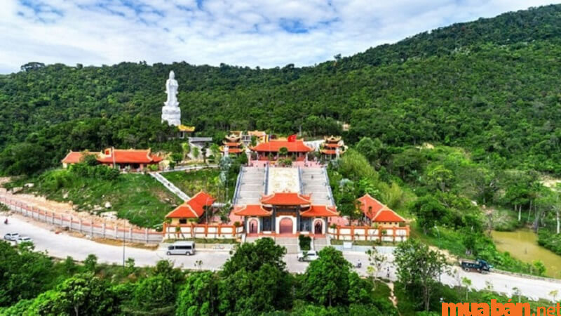 Chùa Hộ Quốc - Ngôi thiền viện nổi tiếng linh thiêng tại đảo ngọc