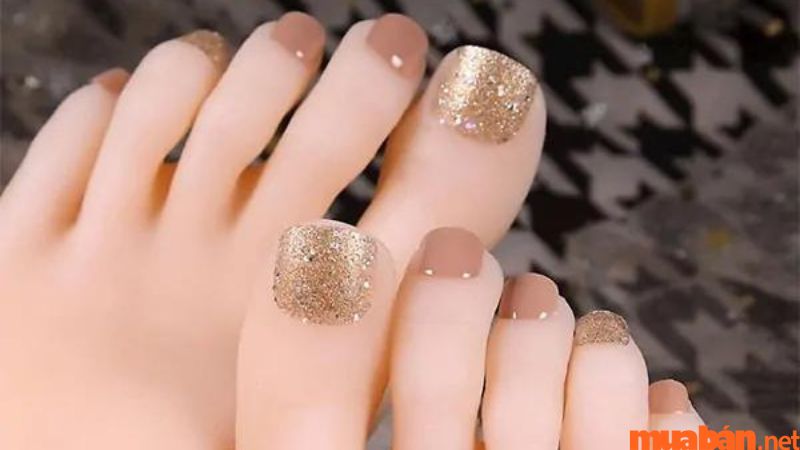 Mẫu nail chân đẹp nhẹ nhàng, thanh lịch - Mẫu 5