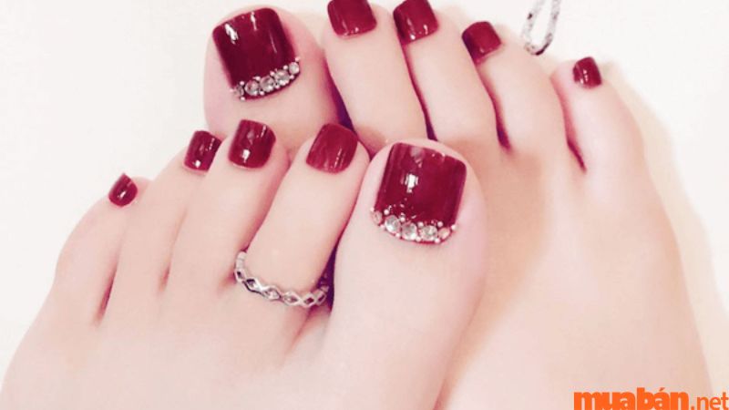 Mẫu nail chân trendy và đẹp nhất dành cho cô dâu - Mẫu 1