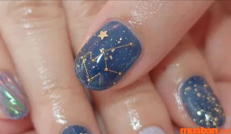 Mẫu nail sơn thạch đẹp với họa tiết bầu trờ cá tính