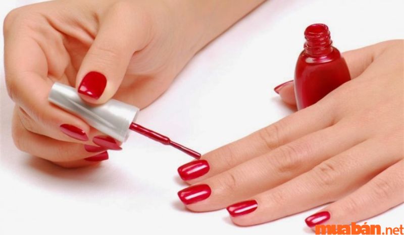 Bên cạnh việc lựa chọn mẫu nail sơn thạch đẹp thì cần phải kiểm tra có phù hợp với da không