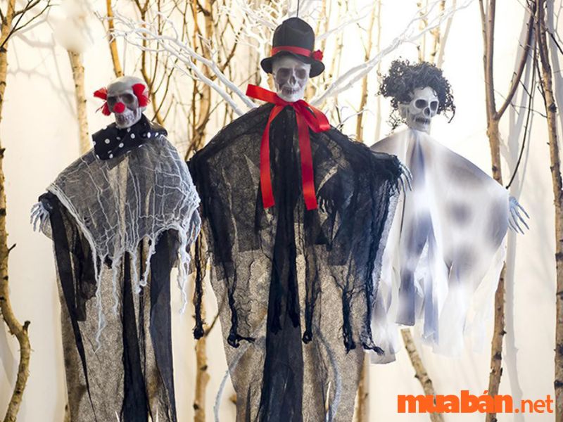 Hình nộm là một trong những vật trang trí Halloween kinh dị