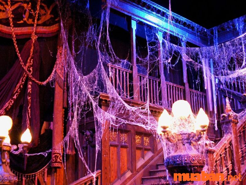 Trang trí phòng khách Halloween kinh dị, rùng rợn