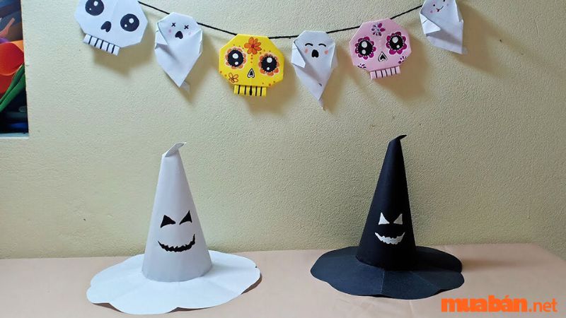 Trang trí Halloween bằng giấy hình mũ phù thủy