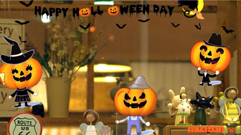 Trang trí Halloween cửa lớp mầm non bằng decal dán kính sáng tạo 1