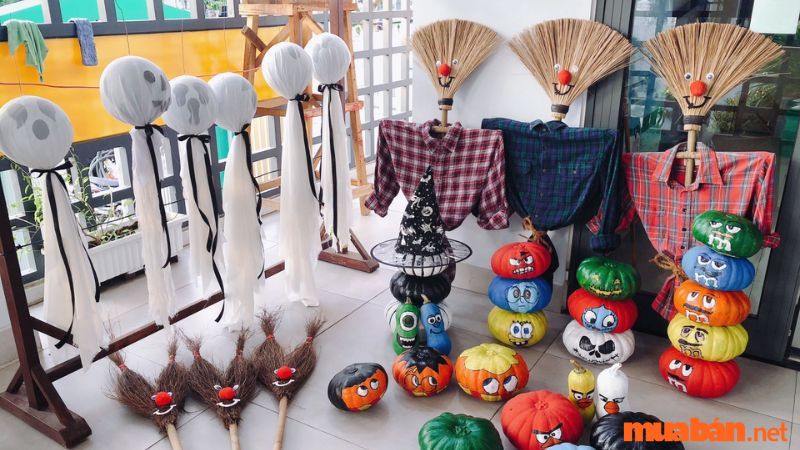 Ý tưởng trang trí Halloween mầm non bằng hình nộm 1