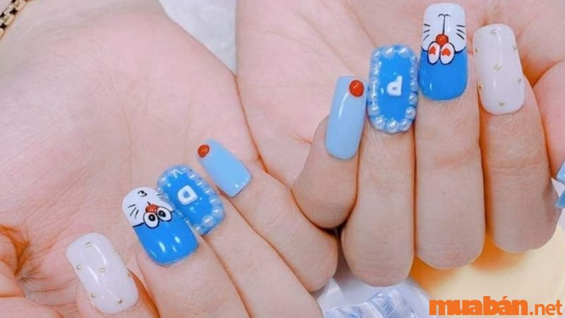 Nail hoạt hình Doremon đính đá kết hợp họa tiết đẹp mắt