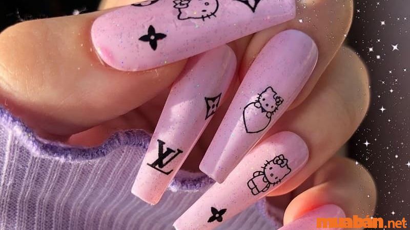 Nail hoạt hình Hello Kitty đáng yêu nhưng cũng không kém phần "chanh xả"