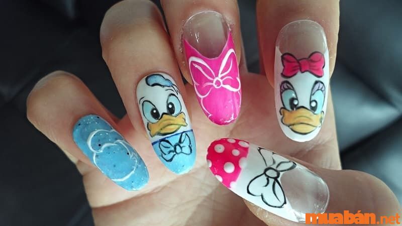 Nail hoạt hình Donald Duck họa tiết nơ điệu đà