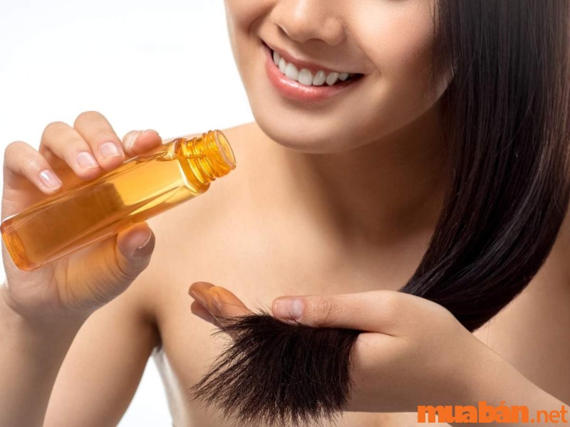 Dùng serum, dầu dưỡng giúp mái tóc luôn óng mượt