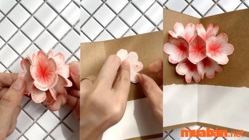 Sử dụng keo dán để dán các bông hoa lại với nhau và đính trên thiệp
