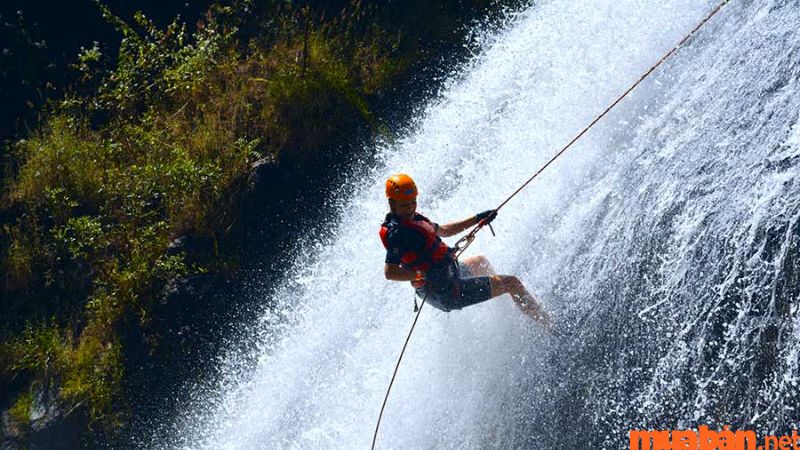 Bộ môn đu dây vượt thác tuy mạo hiểm nhưng cực kỳ hấp dẫn