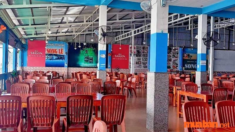 Nhà hàng Song Lê với không gian rộng rãi, nguồn hải sản được nhà hàng tuyển chọn vô cùng chất lượng 